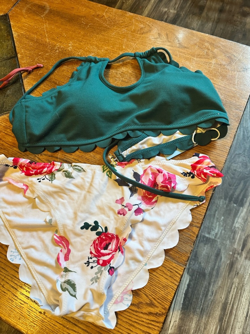 Cupshe Teal Green Scalloped Bikini Top with White Floral Scalloped Bottom